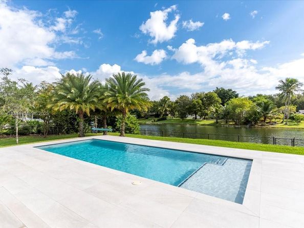 11907 SW 70th Ave, Pinecrest FL 33156