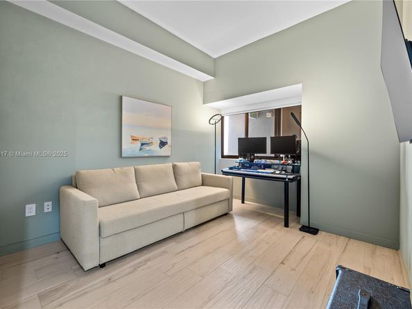 480 NE 31st St 4906, Miami FL 33137