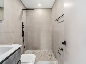 251 SW 9th Ave, Hallandale Beach FL 33009