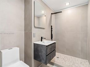 251 SW 9th Ave, Hallandale Beach FL 33009