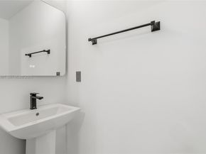 251 SW 9th Ave, Hallandale Beach FL 33009