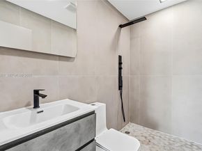 251 SW 9th Ave, Hallandale Beach FL 33009