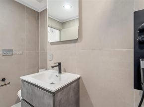 251 SW 9th Ave, Hallandale Beach FL 33009