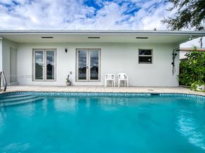 251 SW 9th Ave, Hallandale Beach FL 33009