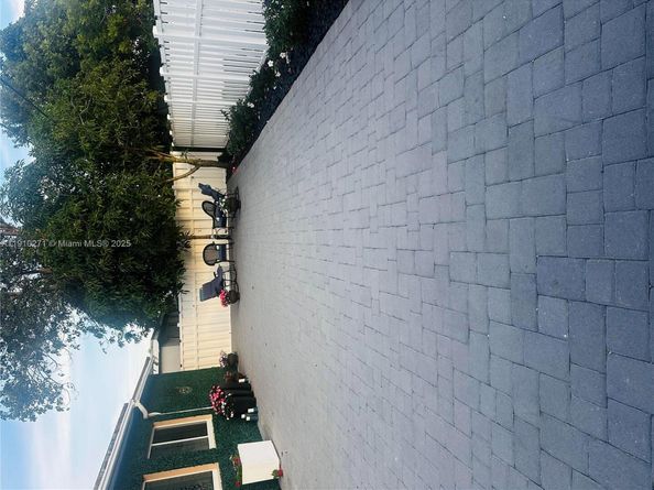 8600 NW 25th Ct, Sunrise FL 33322