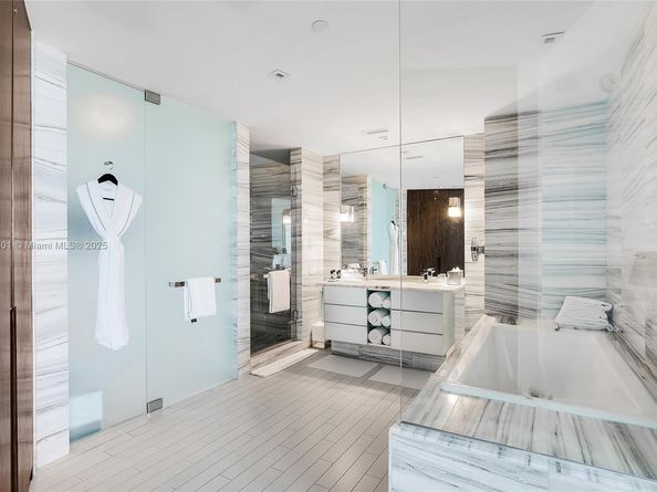 2201 Collins Ave 431, Miami Beach FL 33139