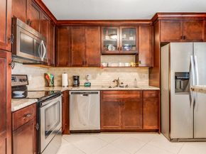 303 Lakeview Drive 102, Weston FL 33326