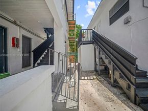 500 SW 8th AVE, Miami FL 33130