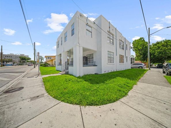 500 SW 8th AVE, Miami FL 33130