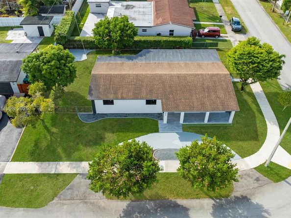 8370 SW 46th St, Miami FL 33155