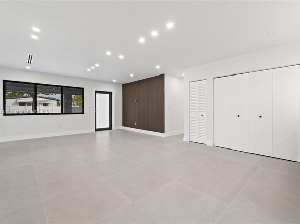 8370 SW 46th St, Miami FL 33155