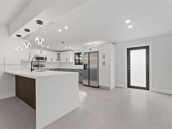 8370 SW 46th St, Miami FL 33155