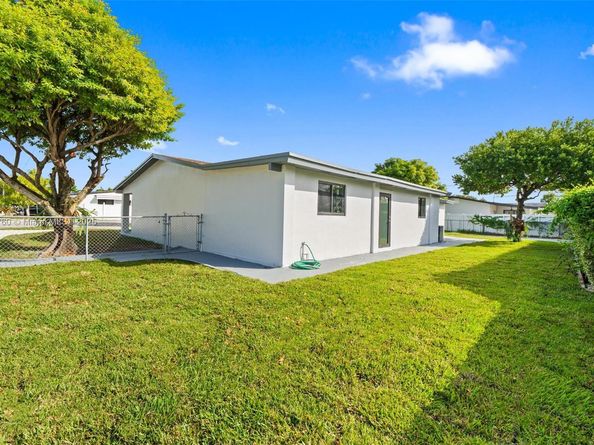 8370 SW 46th St, Miami FL 33155