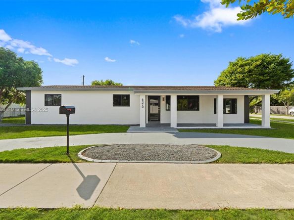 8370 SW 46th St, Miami FL 33155