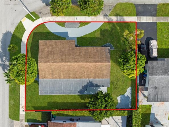 8370 SW 46th St, Miami FL 33155