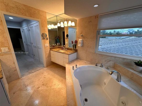 3407 Beacon St, Pompano Beach FL 33062