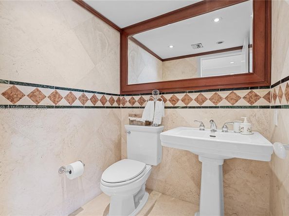 3 Grove Isle Dr C1610, Miami FL 33133