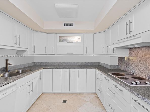 3 Grove Isle Dr C1610, Miami FL 33133