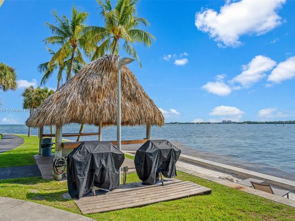 3 Grove Isle Dr C1610, Miami FL 33133