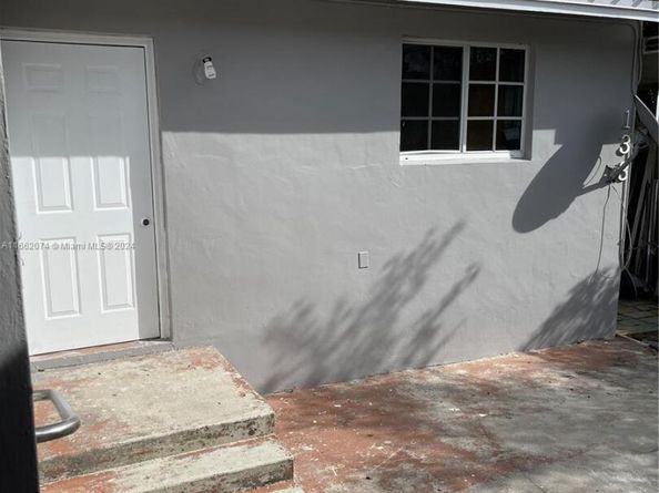 135 NW 34th Ave, Miami FL 33125