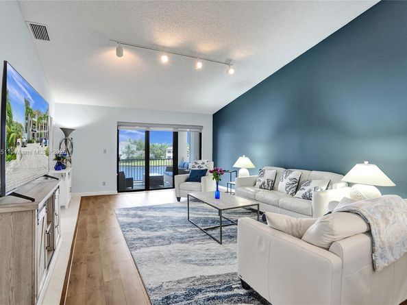 1101 S Riverside Dr 301, Pompano Beach FL 33062