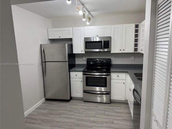 721 N Pine Island Rd 201, Plantation FL 33324