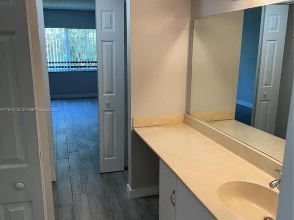 721 N Pine Island Rd 201, Plantation FL 33324