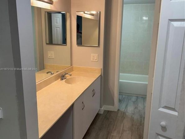 721 N Pine Island Rd 201, Plantation FL 33324