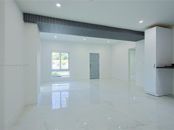720 NE 143rd St, North Miami FL 33161