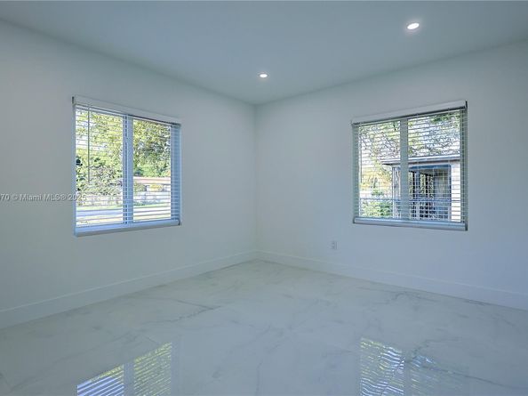 720 NE 143rd St, North Miami FL 33161