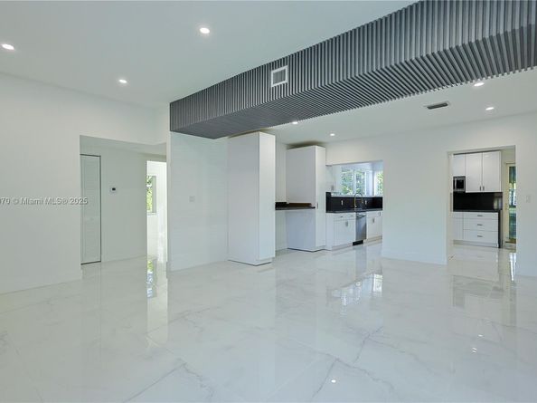 720 NE 143rd St, North Miami FL 33161