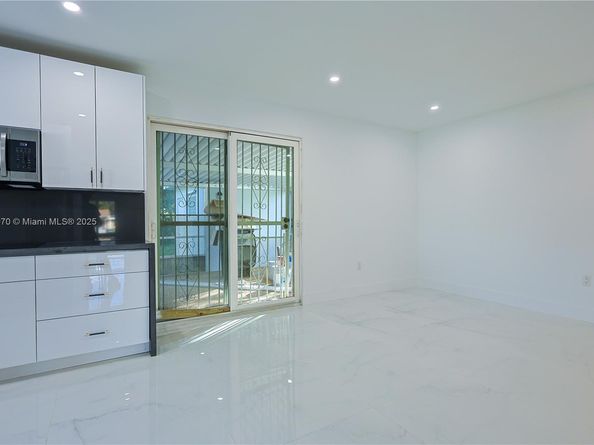 720 NE 143rd St, North Miami FL 33161