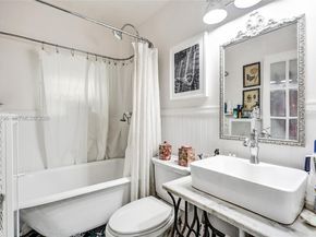 3030 NW 5th St, Miami FL 33125