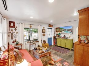 3030 NW 5th St, Miami FL 33125