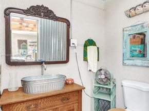 3030 NW 5th St, Miami FL 33125