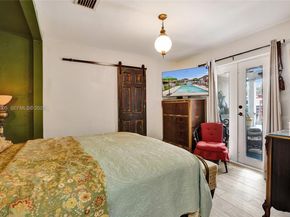 3030 NW 5th St, Miami FL 33125