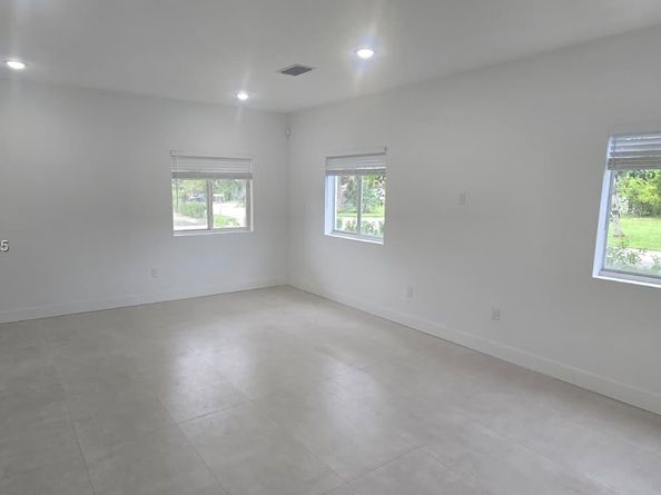 141 NW 11th St, Pompano Beach FL 33060