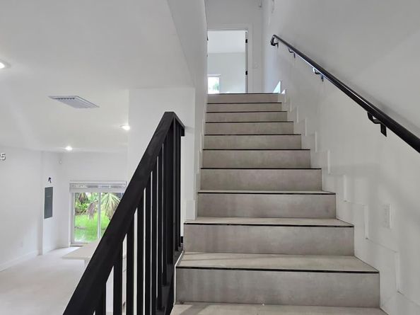 141 NW 11th St, Pompano Beach FL 33060