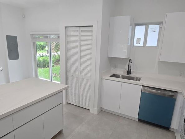 141 NW 11th St, Pompano Beach FL 33060