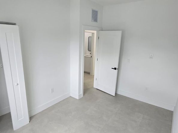 141 NW 11th St, Pompano Beach FL 33060