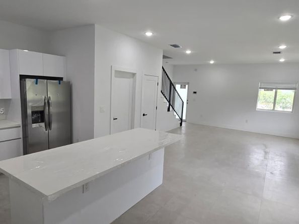 141 NW 11th St, Pompano Beach FL 33060