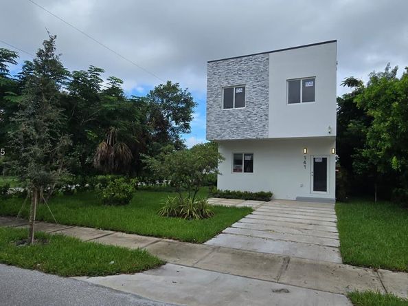 141 NW 11th St, Pompano Beach FL 33060