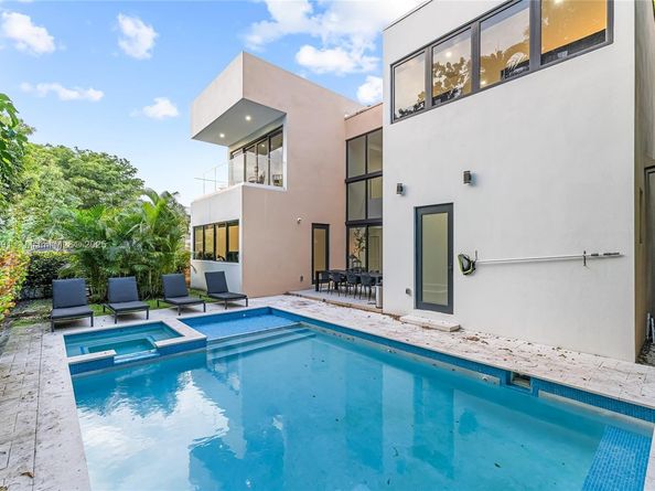 3660 SW 12th St, Miami FL 33135
