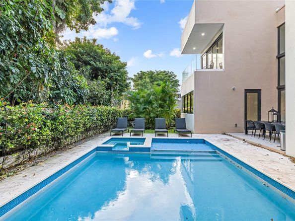 3660 SW 12th St, Miami FL 33135