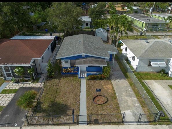2246 Mcclellan St, Hollywood FL 33020