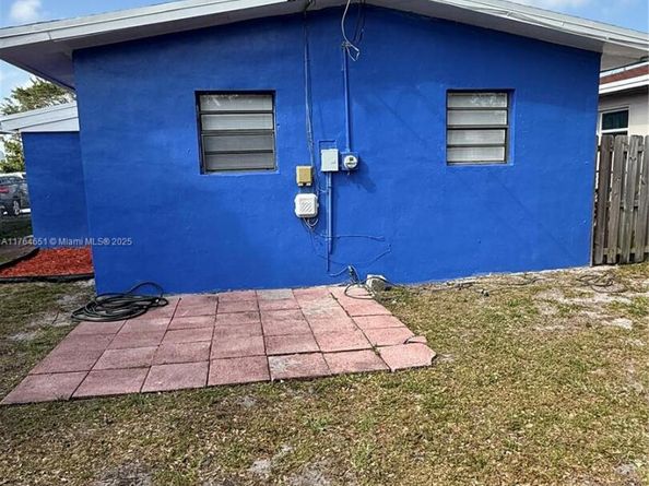 2246 Mcclellan St, Hollywood FL 33020