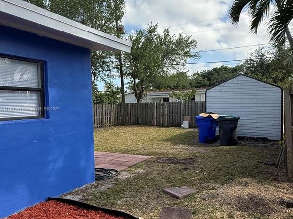 2246 Mcclellan St, Hollywood FL 33020