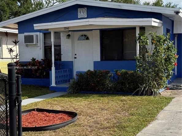 2246 Mcclellan St, Hollywood FL 33020