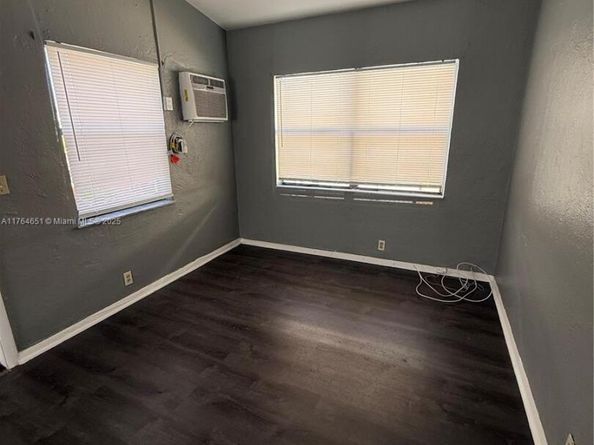 2246 Mcclellan St, Hollywood FL 33020