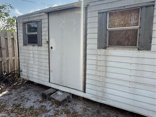 2246 Mcclellan St, Hollywood FL 33020